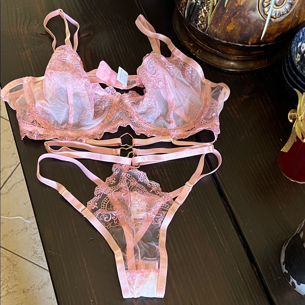 Elegant Pink Lace Lingerie Set